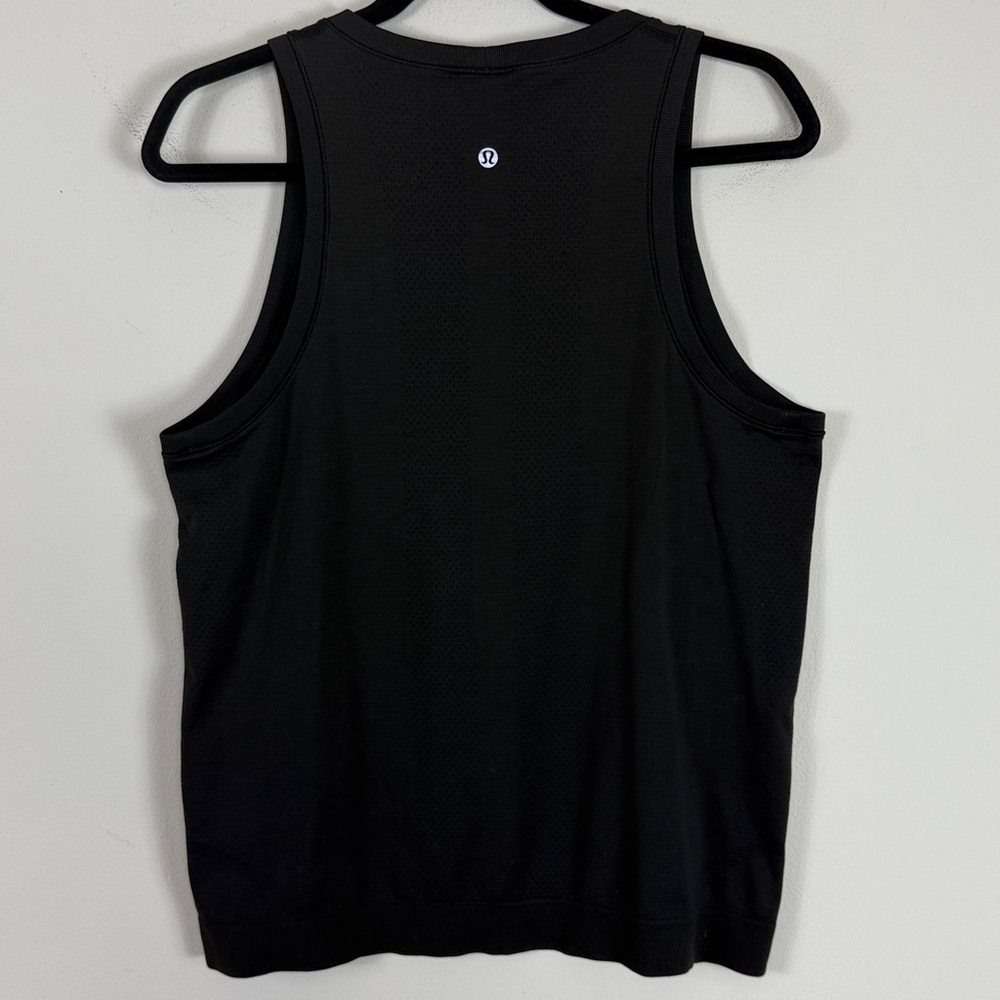 Lululemon Training Tank Top Stretchy Moisture Wicking in Black Size 8